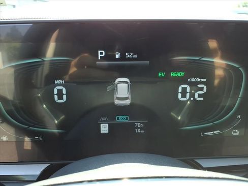 New 2025 Kia Niro EX Touring image 18