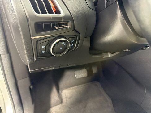 Used 2017 Ford Focus Titanium FWD image 12
