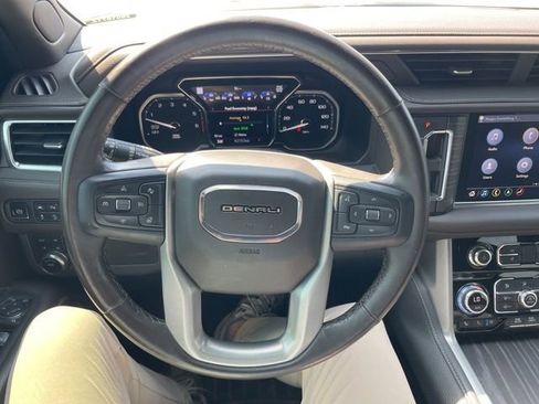 Used 2021 GMC Yukon XL Denali image 9