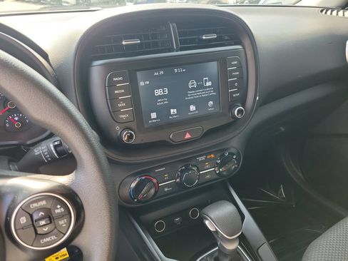 Used 2020 Kia Soul LX FWD image 22