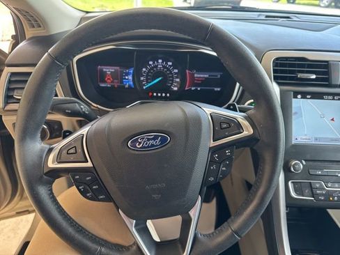 Used 2017 Ford Fusion SE w/ Fusion SE Technology Package FWD image 17