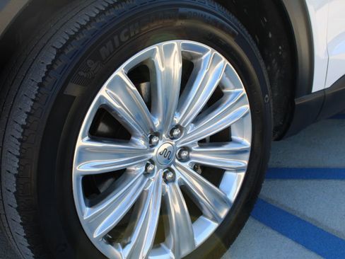 Used 2021 Ford Explorer King Ranch w/ Premium Technology Package image 8