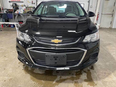 Used 2017 Chevrolet Sonic LT image 2
