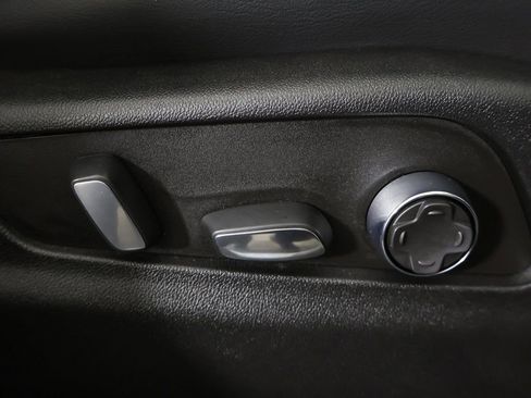 Used 2024 Cadillac XT4 Premium Luxury image 33