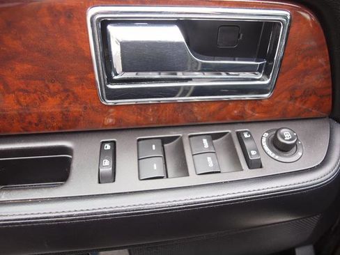 Used 2016 Lincoln Navigator Select AWD/4WD image 9