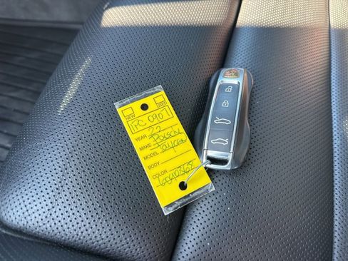 Used 2022 Porsche Taycan image 37