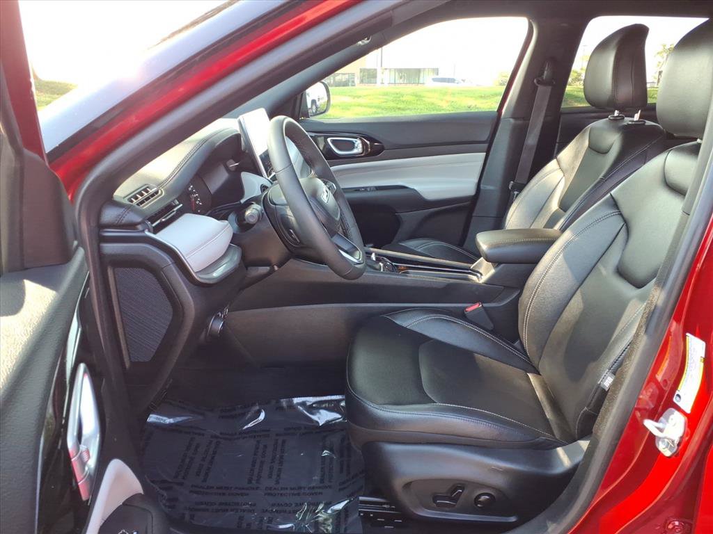 Used 2025 Jeep Compass Limited AWD/4WD image 26