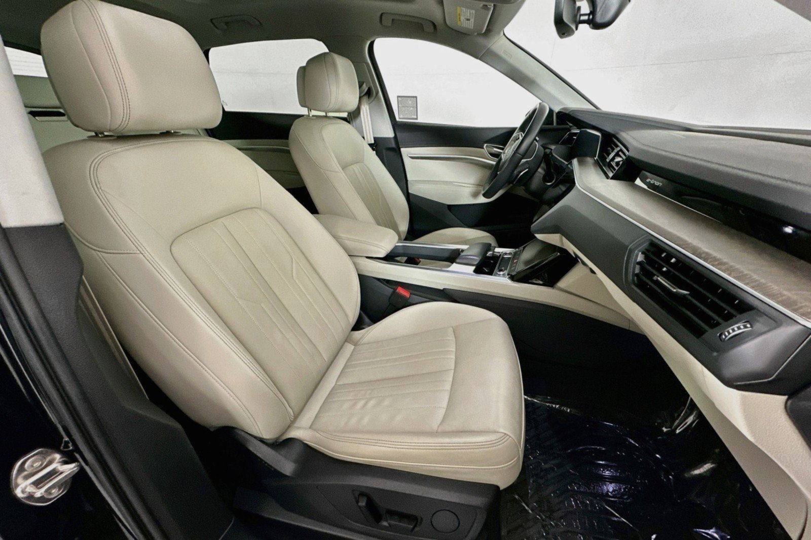 Used 2024 Audi Q8 e-tron Premium Plus AWD/4WD image 8