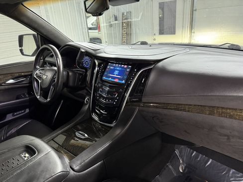 Used 2016 Cadillac Escalade ESV Platinum image 39