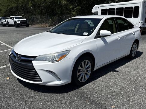Used 2015 Toyota Camry XLE FWD image 3