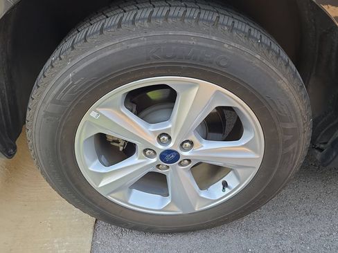Used 2019 Ford Edge SE FWD image 5