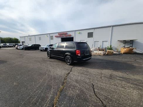 Used 2017 Dodge Grand Caravan GT FWD image 19