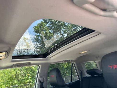 Used 2020 Toyota 4Runner TRD Off-Road Premium w/ Moonroof Package AWD/4WD image 5