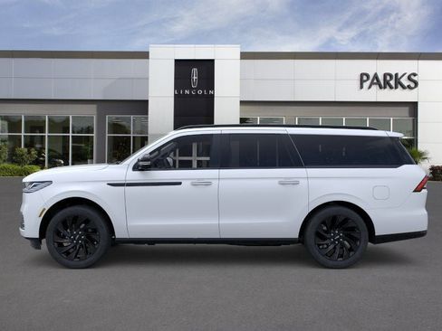 New 2026 Lincoln Navigator L Reserve w/ Jet Appearance Package AWD/4WD image 3