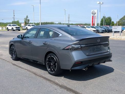New 2026 Nissan Sentra SR w/ Floor Mat Package FWD image 5