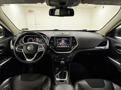 Used 2018 Jeep Cherokee Latitude Plus image 17