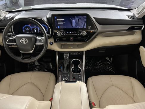 Used 2023 Toyota Highlander Limited image 22