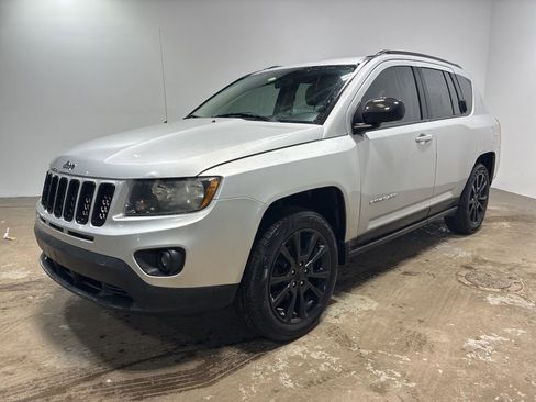 Used 2013 Jeep Compass Latitude image 2