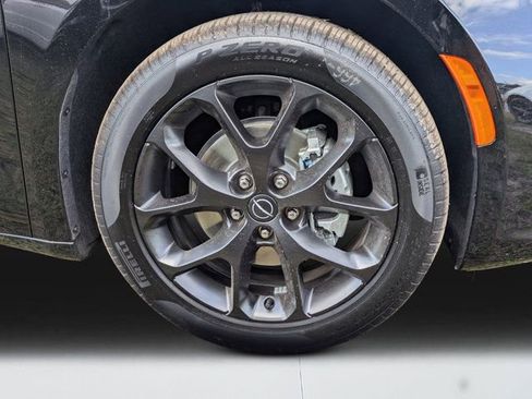 New 2026 Chrysler Pacifica Limited w/ S Appearance Package FWD image 9