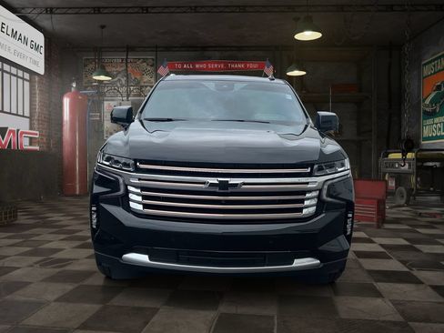 Certified 2024 Chevrolet Suburban High Country AWD/4WD image 2