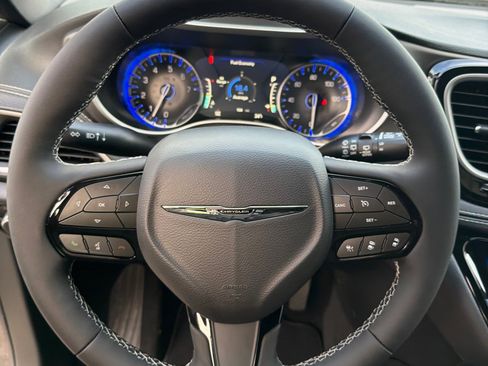 New 2026 Chrysler Pacifica Select w/ S Appearance Package image 15