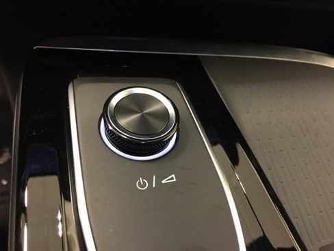 Used 2025 Buick Enclave Preferred image 24