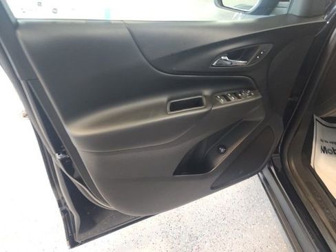 Used 2020 Chevrolet Equinox LT w/ Driver Convenience Package image 9