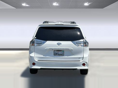 Used 2019 Toyota Sienna SE FWD image 10