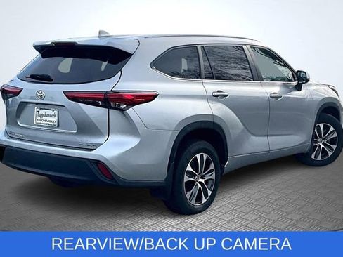 Used 2023 Toyota Highlander XLE image 7