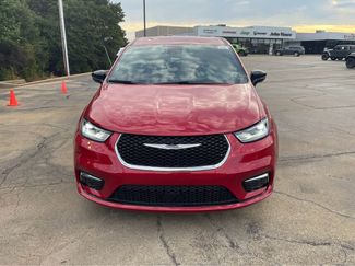 New 2026 Chrysler Pacifica Select video 2