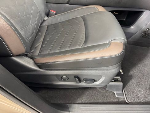 Used 2024 Nissan Pathfinder Platinum image 35