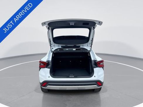 New 2026 Chevrolet Trax LT w/ LT Convenience Package FWD image 21