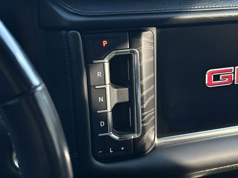 Used 2022 GMC Yukon XL Denali image 40