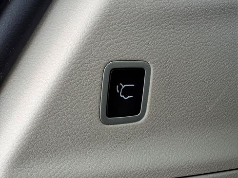 Used 2023 Chrysler Voyager LX FWD image 27