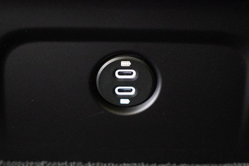 Certified 2025 Porsche Macan AWD/4WD image 38
