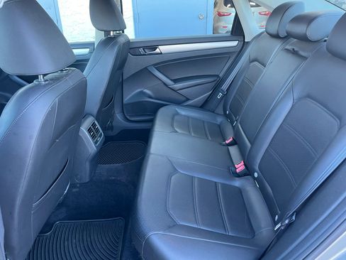 Used 2013 Volkswagen Passat 2.5 SE FWD image 16