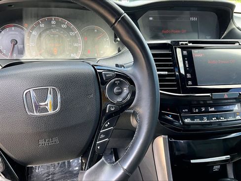 Used 2017 Honda Accord Touring image 24