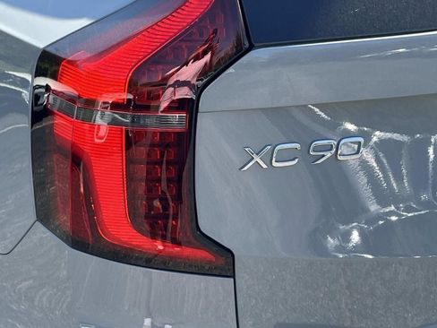 New 2026 Volvo XC90 T8 Ultra w/ Protection Package Premier AWD/4WD image 10