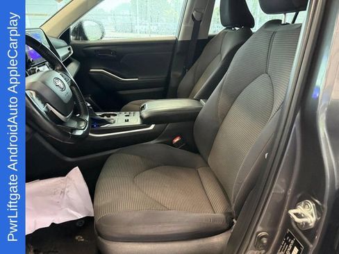 Used 2023 Toyota Highlander LE FWD image 16