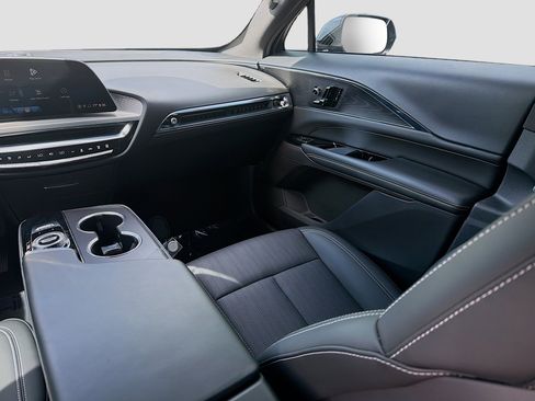 Used 2024 Cadillac Lyriq Luxury image 22