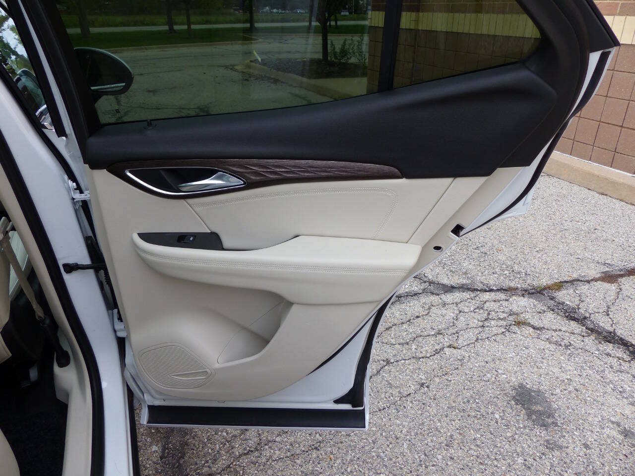 Used 2023 Buick Envision Avenir AWD/4WD image 50