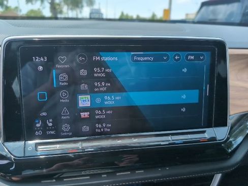 Used 2024 Volkswagen Atlas SE FWD image 14