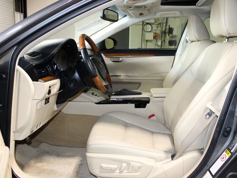 Used 2013 Lexus ES 300h w/ Luxury Pkg FWD image 8