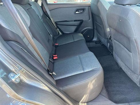 Used 2022 Nissan Rogue SV image 16