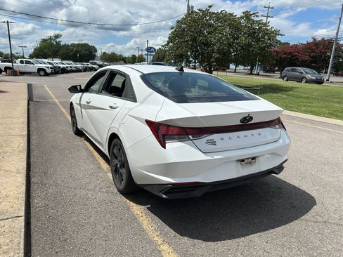 Used 2022 Hyundai Elantra SEL w/ Convenience Package FWD image 6