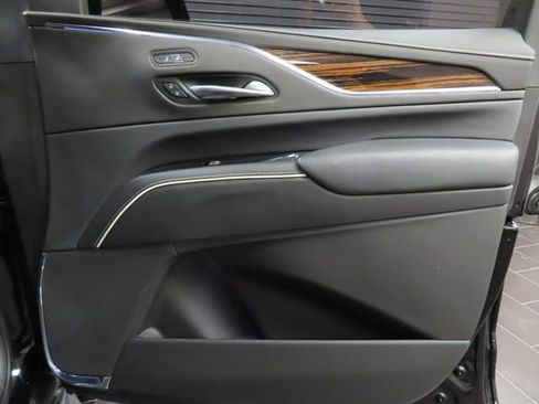 Used 2022 Cadillac Escalade ESV Luxury image 12