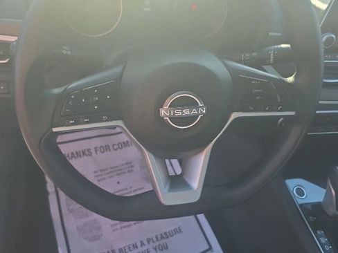 Used 2025 Nissan Altima 2.5 SV FWD image 10