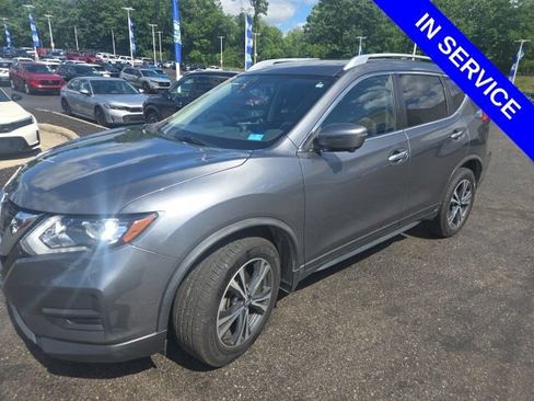 Used 2019 Nissan Rogue SV w/ Sun & Sound Touring Package AWD/4WD image 3