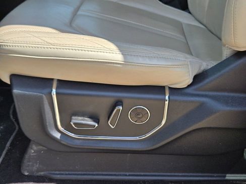 Used 2021 Ford Expedition Platinum RWD image 10