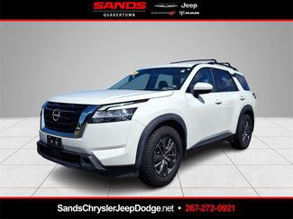 Used 2022 Nissan Pathfinder SV image 1